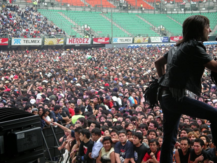 Babasonicos en el Vive Latino 2004