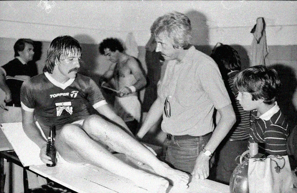 De izquierda a derecha; Carlos Alberto Arregui, ex futbolista de Ferro Carril Oeste, Rolo Puente y Mariano Roger (de niño - guitarrista actual de Babasonicos)
